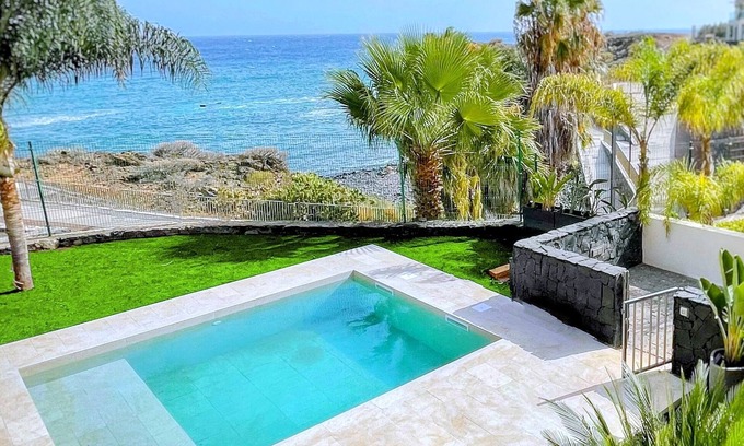 Complejo turistico Amarilla Golf Villa | Oceanview sea front Villa Casa de Nava with heated pool