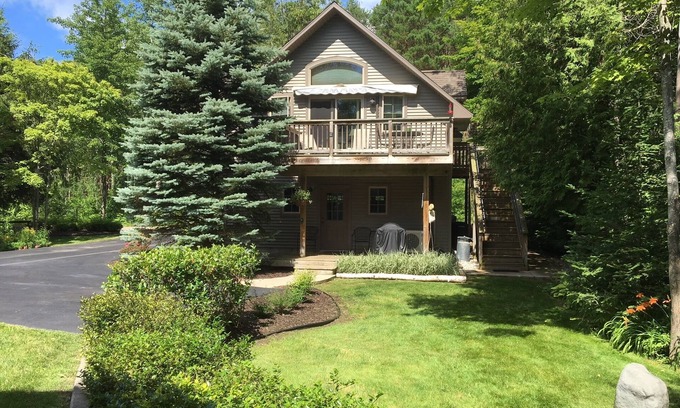 Lake Leelanau House | Oct 14-Nov 14 open, for a relaxing fantastic, waterfront getaway for 2.