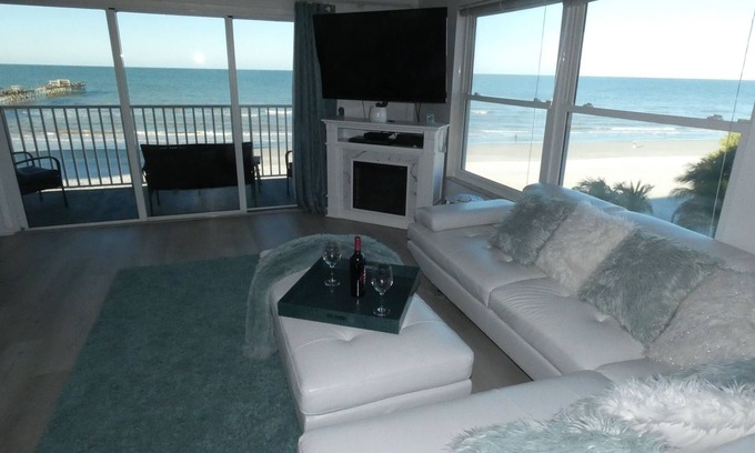 Redington Shores Condo | Oct 30-Nov 3 wknd Avail! BEACHFRONT CORNER 2/2 w/Jacuzzi and Electric FP!