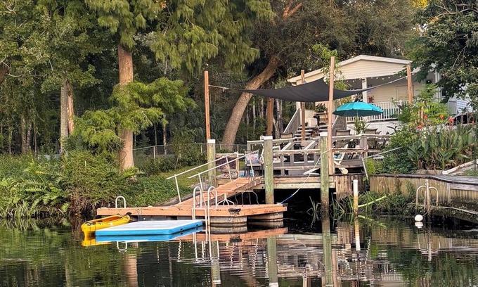 Weeki Wachee Gardens House | OCT. SPECIAL! Weekdays 180 Mon-Thur -Waterfront- Early & Late Ck-in & out!
