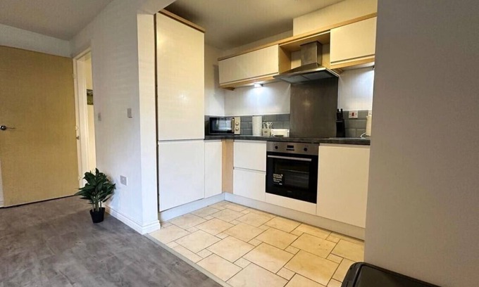 Swindon Apartment | October Discount - Long Stay - Contractors