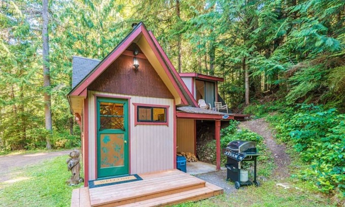 Port Angeles Cabin | OFF GRID cabin in Port Angeles - The ROX See us also @ www.airbnb/h/theroxcabin