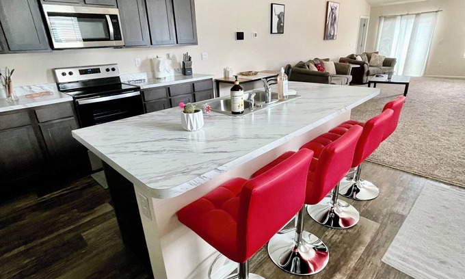 Westside House | "Off the beaten ranch" New build 3/2 home