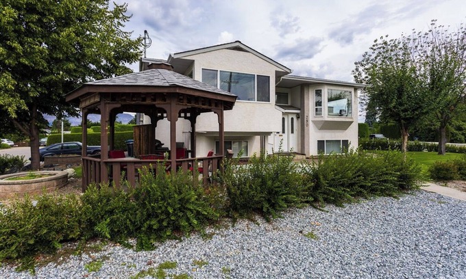 South Pandosy House | Okanagan Escape