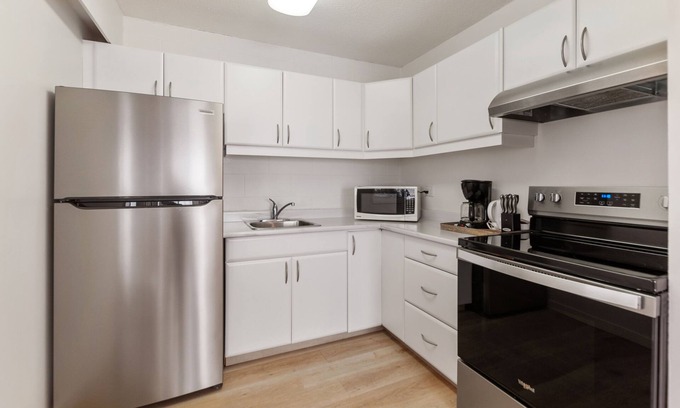 Okanagan-Similkameen Hotel | Okanagan Lakefront Resort