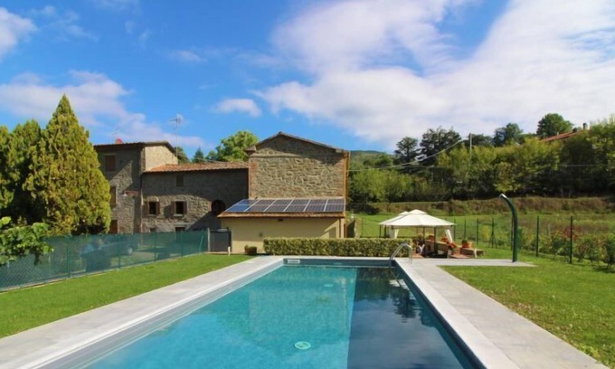 Pieve di Chio Villa | Old country mill about 12 km from the city of Arezzo, private and fenced swimming pool. Ideal villa