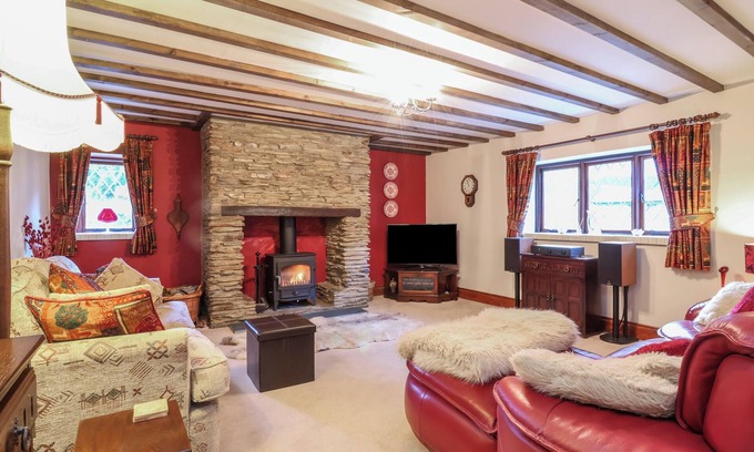 Lee Cottage | OLD FARM COTTAGE, pet friendly, with open fire in Woolacombe