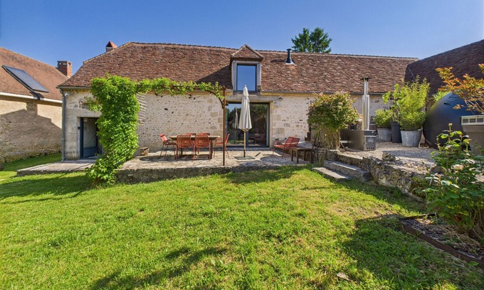 Fossemagne Ski Chalet | Old farmhouse renovated for 6 into 2 flats