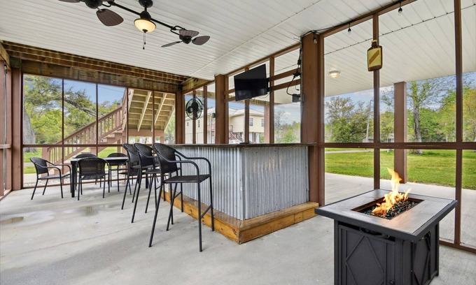 Bay St Louis House | Old Town Bay St. Louis Private Location Outdoor Bar Area Pool Table Ping Pong