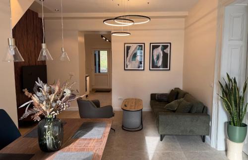 Centrul Vechi Apartment | Old Town Escape - Central Apartment with Garden