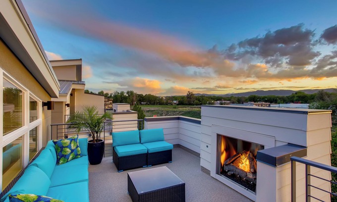 Fort Collins House | Old Town Group Retreat - New to Brewery District!