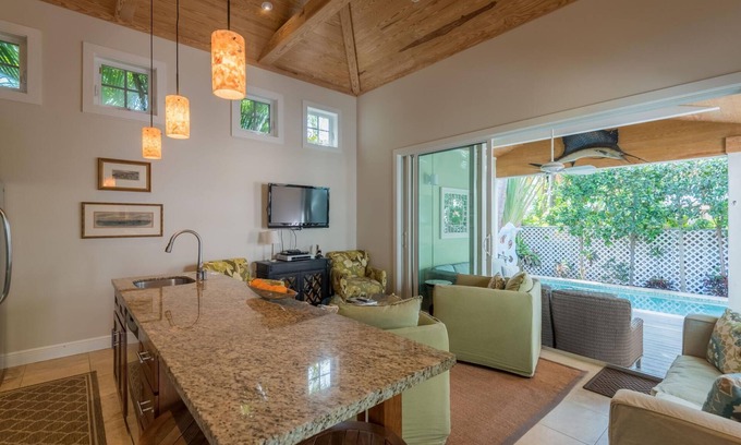 Uptown - Upper Duval House | Old Town Retreat near Upper Duval St