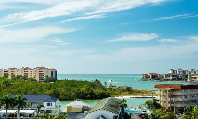 Marco Island Hotel | Olde Marco Island Inn, Classic Suite w/2 Bedrooms & Island Charm