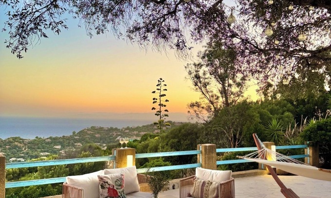 Villaggio delle Mimose House | Olive Tree Oasis: Coastal Charm & Sea Views