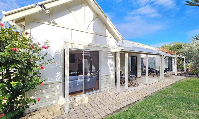 Waterhouse House | Olives By The Sea - Relax and Rejuvenate