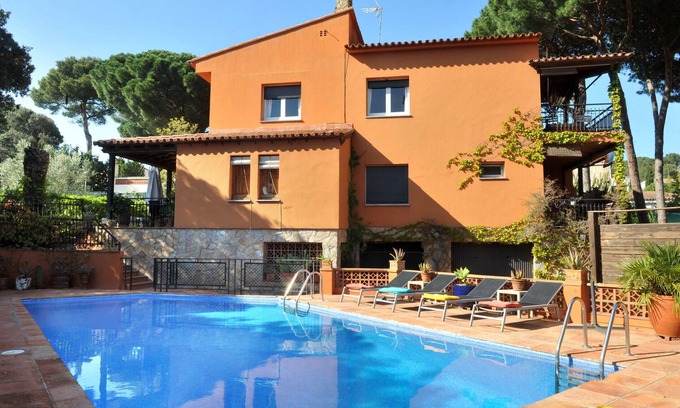 L'Escala House | OLIVES: House with pool near Cala Montgó for 12 people
