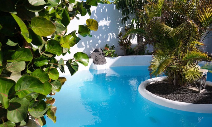 Geafond Villa | Olivia luxury villa with 3 bedrooms, 4 bathrooms and private heated pool