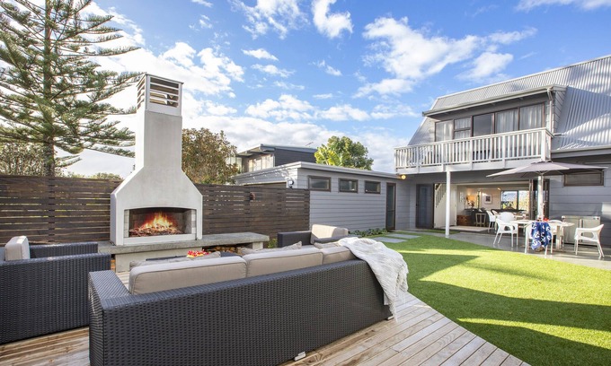 Omaha Cottage | Omaha Ocean Vista - Omaha Holiday Home