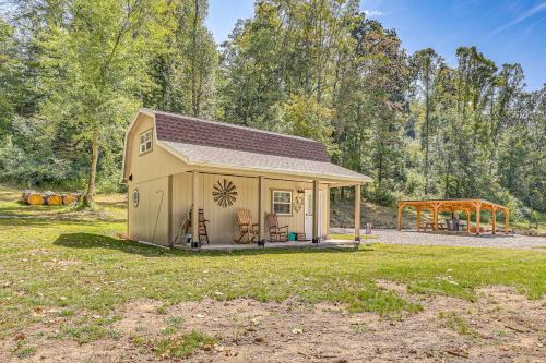 Zanesville House | On 40 Acres Charming Cabin in Zanesville!