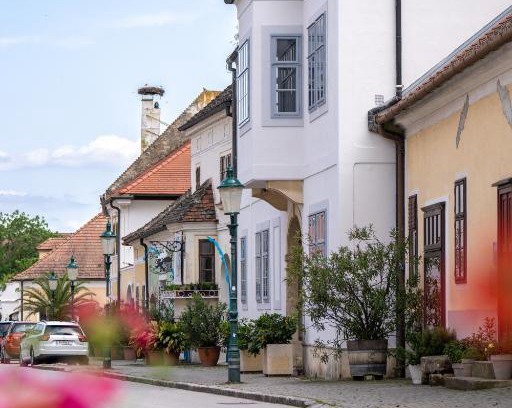 Rust Apartment | ON 6 Rust