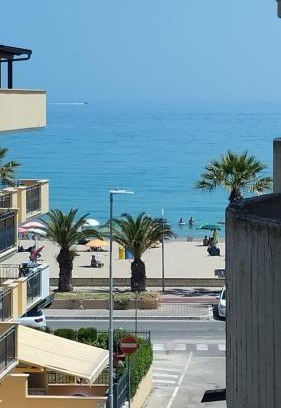 Tortoreto Lido Apartment | On the Beach