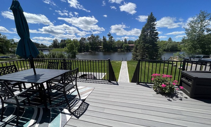 Eagle River House | On the Chain, near downtown, close to trails, private dock, dog-approved! π π πΆ