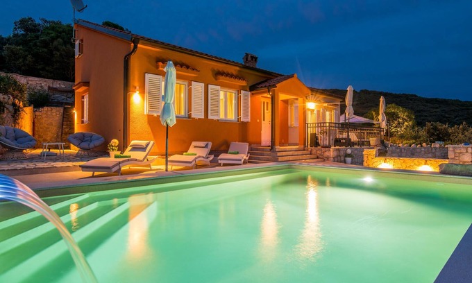 Miholascica House | On the island of Cres, in the small quiet coastal village of Miholascica, you will find this comfort