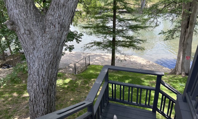 New Braunfels House | *on the River, Canoe, Minutes from whitewater!, Fire pit