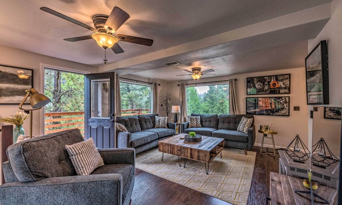Cloudcroft House | On the Rocks - A Modern Home w/Decks & Views