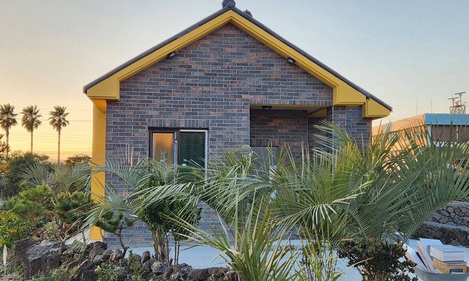 Seongsan Apartment | On The Stone Pension