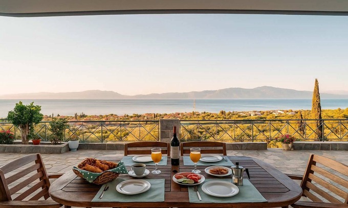 Xylokastro-Evrostina House | Onar Zin Seabliss - Mike Poolside Getaway