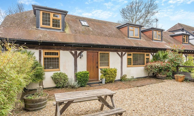 New Forest District House | One Avon Cottages - Three Bedroom House, Sleeps 6