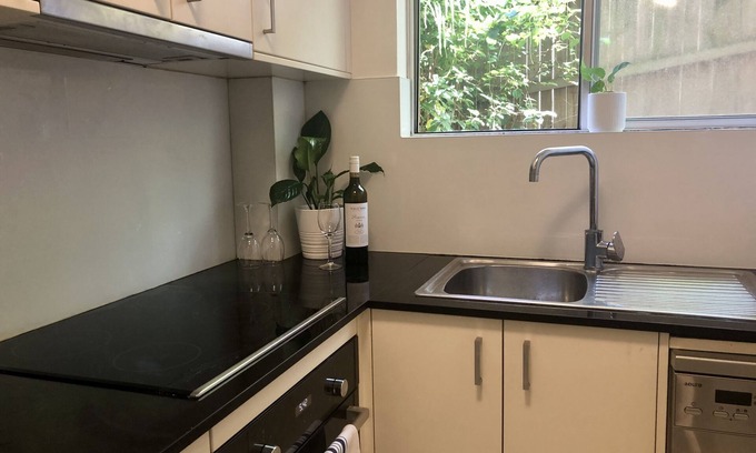West Ryde Apartment | One bed apt Meadowbank Station