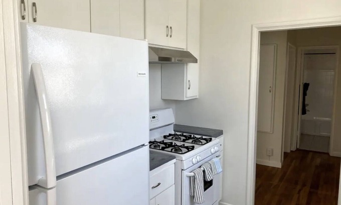 Clarkdale House | One Bed Cottage Near Culver City