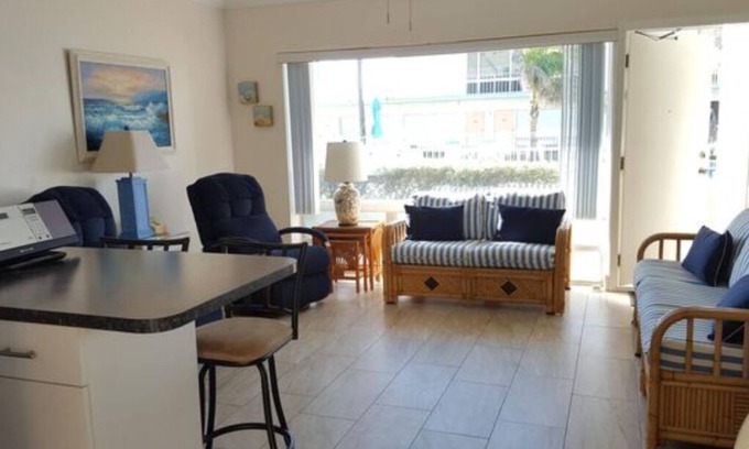 Hillsboro Beach Apartment | One Bedroom Apartment #111