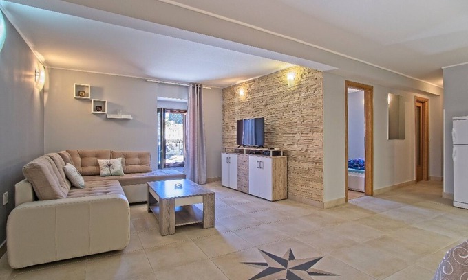 Veli Losinj Apartment | One-Bedroom Apartment in the center of Veli Losinj