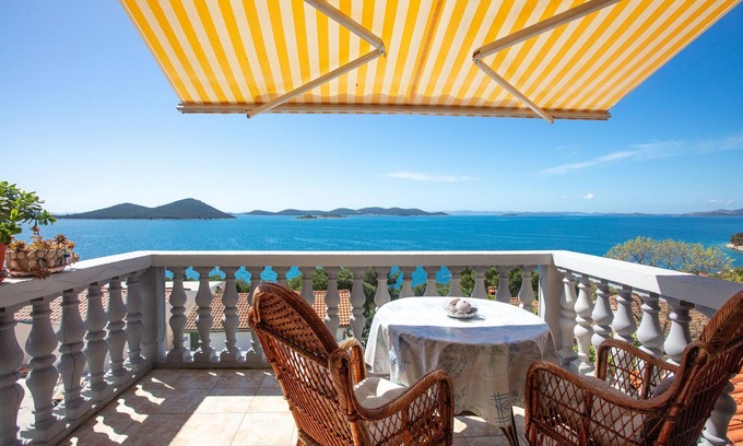 Drage Apartment | One bedroom apartment with terrace and sea view Drage, Biograd (A-19189-b)