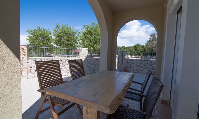 Punta Kriza Apartment | One bedroom apartment with terrace Punta križa, Cres (A-8082-b)