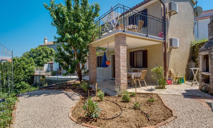 Nerezine Apartment | One bedroom apartment with terrace Nerezine, Lošinj (A-18734-a)