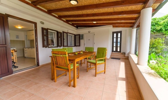Nerezine Apartment | One bedroom apartment near beach Nerezine, Lošinj (A-7963-b)