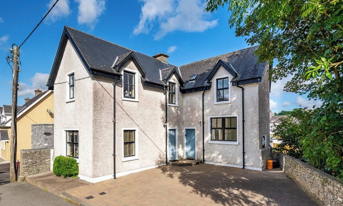 Kenmare Apartment | One bedroom apartment to sleep 2 in the heart of Kenmare town