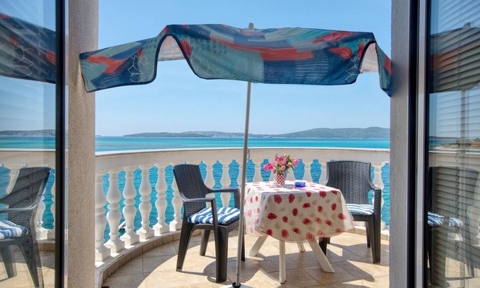 Brodarica Apartment | One bedroom apartment near beach Brodarica, Šibenik (A-15270-e)
