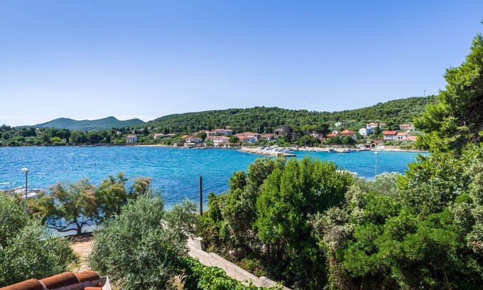 Zdrelac Apartment | One bedroom apartment near beach Ždrelac, Pašman (A-12662-a)