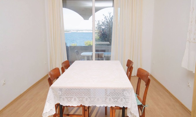 Tkon Apartment | One bedroom apartment near beach Tkon, Pašman (A-5840-a)