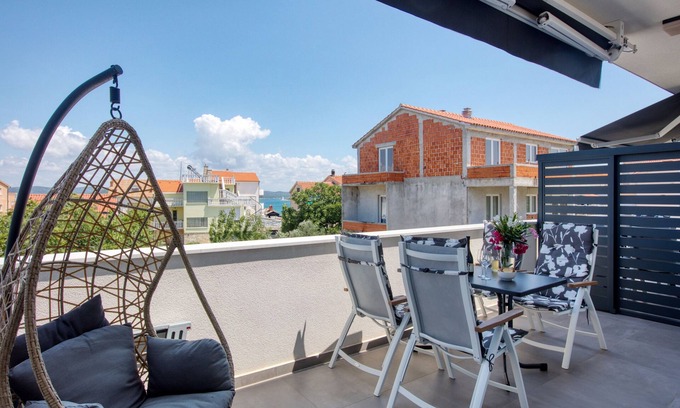 Susica Apartment | One bedroom apartment with terrace and sea view Betina, Murter (A-20450-a)