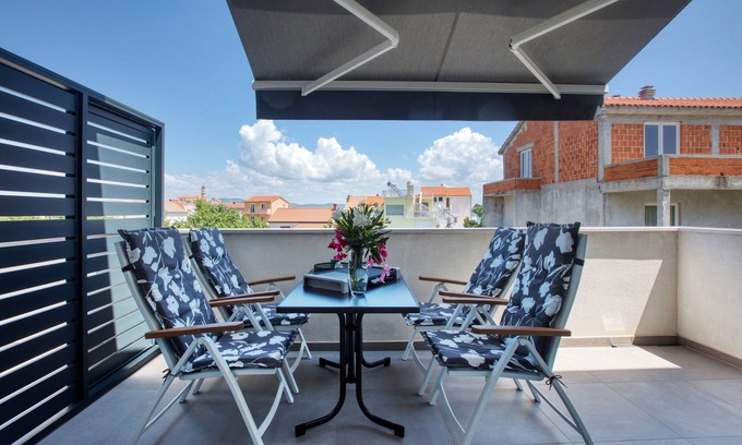 Susica Apartment | One bedroom apartment with terrace and sea view Betina, Murter (A-20450-b)