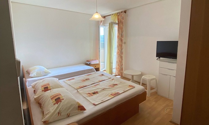 Lopar Apartment | One bedroom apartment with balcony and sea view Lopar, Rab (A-23747-c)