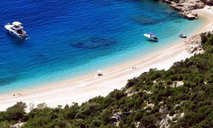 Valun Apartment | One bedroom apartment with balcony and sea view Valun, Cres (A-8086-c)