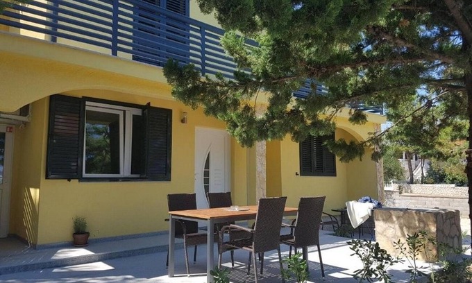 Vir Apartment | One bedroom apartment with terrace Vir - Torovi - Vir - Pedinka, Vir (A-22373-b)