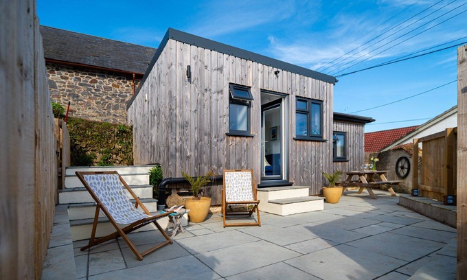 North Buckland Cabin | One bedroom, couple and pet friendly holiday cabin within easy reach of North Devon beaches